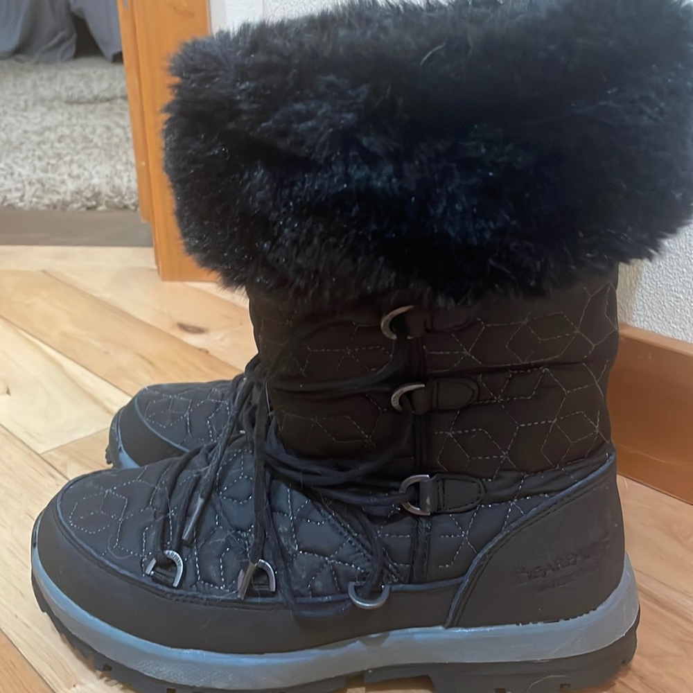 Like new womens bear paw snow boots